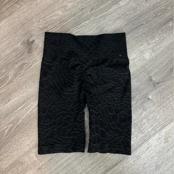 Gymshark Black Patterned Bike Shorts - Picture 5 of 5